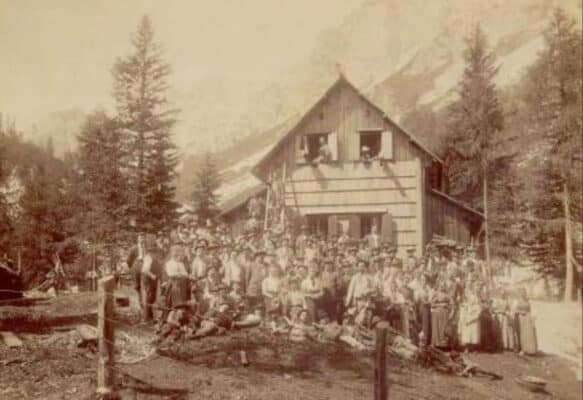 Otvorenie chaty Vosshütte dnes Erjavec pod Vršičom 14. júla 1901