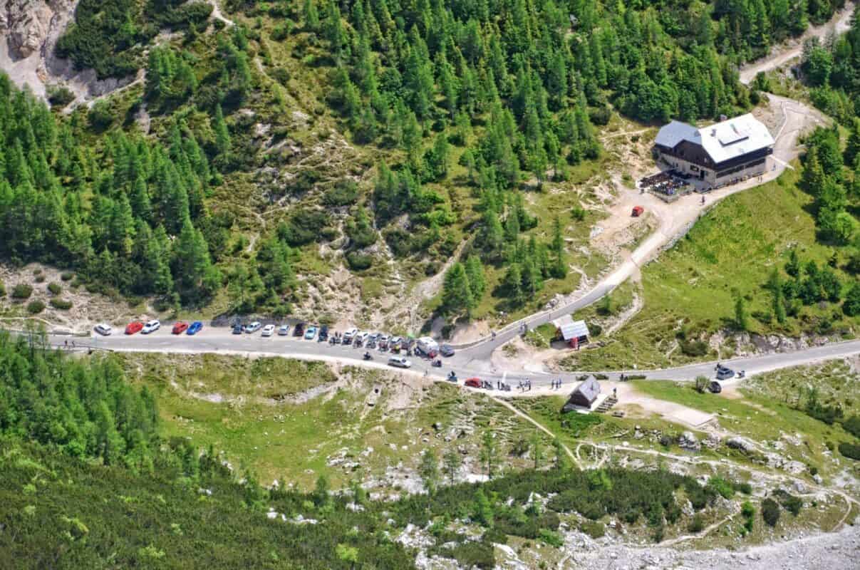 Cesta cez Vršič bude opäť otvorená, rekonštrukcia bude pokračovať na jeseň 2025